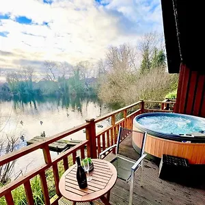 Holly 12 Hot Tub Holiday home York